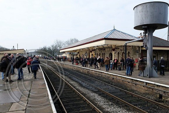 Crowds at Ramsbottom 14042018 - DSCF2947