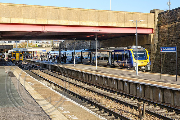 158903 2W08 + 195125 1B23 Bradford Interchange 17112021 - DSCF8094