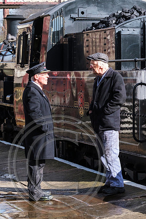 Crew enjoy a chat Ramsbottom 11032019 - DSCF1725