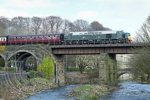 D213 Summerseat Viaduct 14042018 - DSCF3124