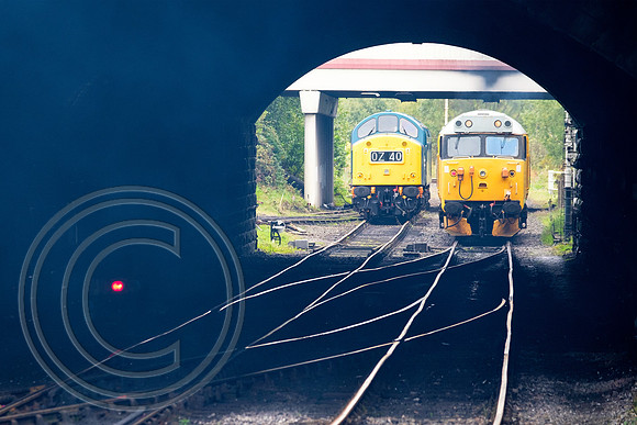 40145 + 50015 Bury EL Tunnel 23092017 - DSCF0305