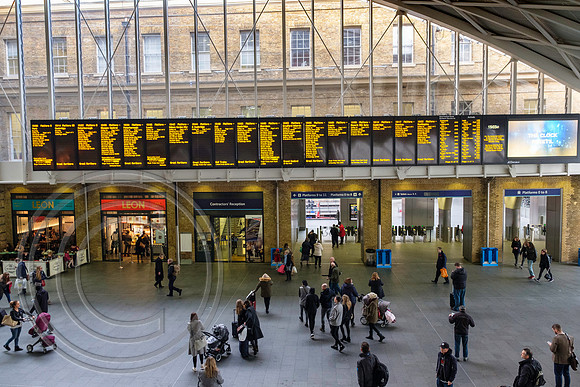 5510 - station concourse London Kings Cross 15022017