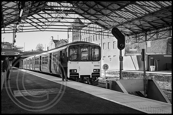 150003 2B11 Huddersfield 29092025 B&W Sfx - DSCF1212