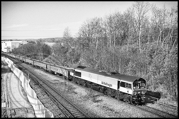 66793 6G99 Colne Bridge 19032025 B&W Sfx - DSCF2842