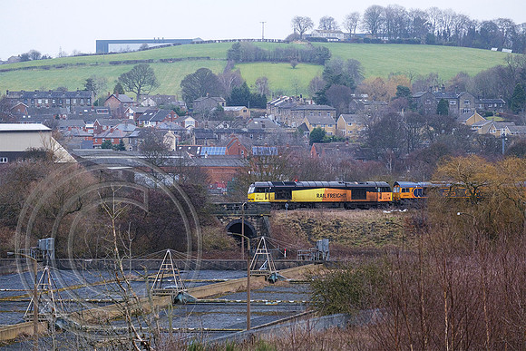 60056+66733 6M51 Colne Bridge 29012023 - DSCF0454