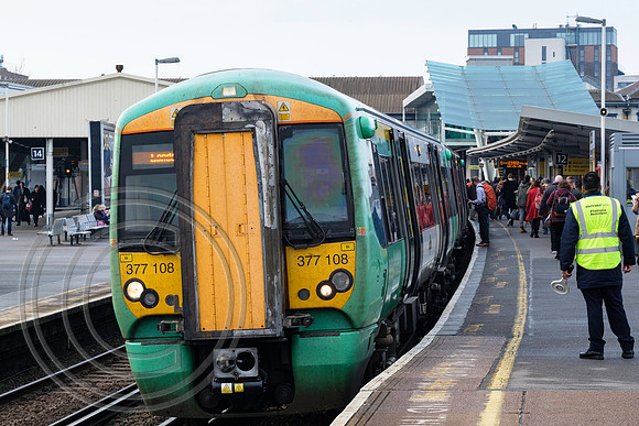 5635 - Southern train despatch Clapham Jn 17022017