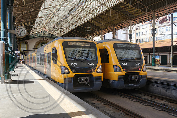 3425 + 3404 São Bento railway station Porto 06092026 - DSCF2964