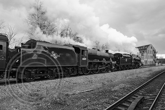 45699 1Z46 Mirfield 14022016 B&W