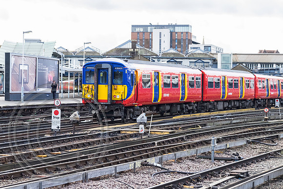 455704 5Y27 Clapham Yard 10022016