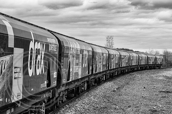 Biomass wagons 6M51 Brighouse 16042023 B&W Sfx - DSCF0635