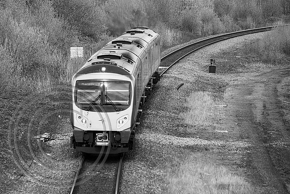 185123 2J72 Colne Bridge 22042023 B&W - DSCF0646