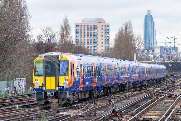 458528 2S24 Clapham Junction 10022016