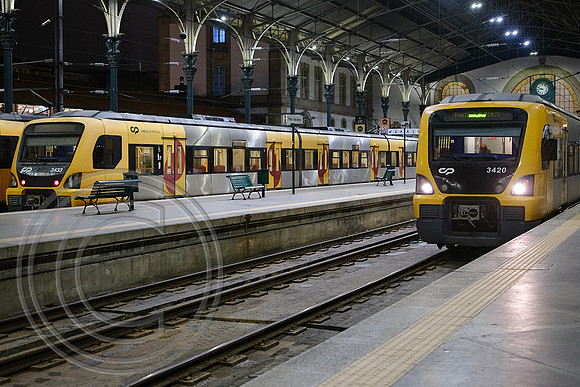 3433 + 3420 São Bento railway station Porto 08092026 - DSCF3171