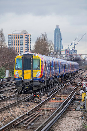 458503 2U24 Clapham Junction 10022016