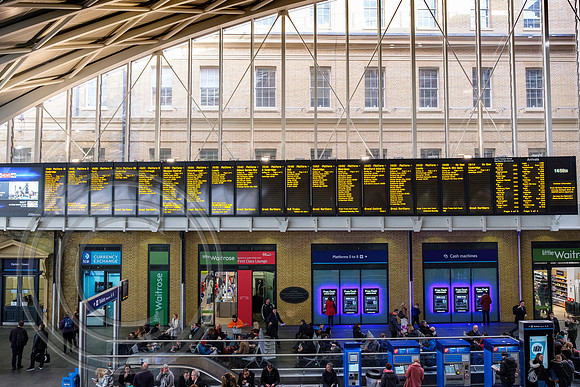 5508 - station concourse London Kings Cross 15022017