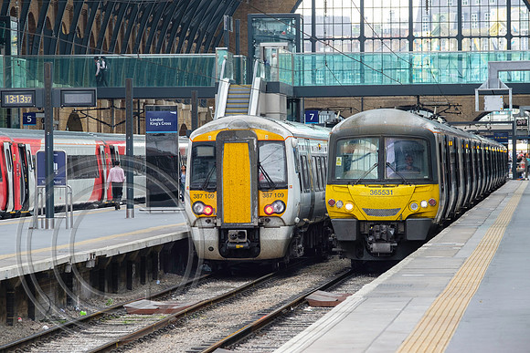 Classes 365 and 387 line up at London Kings Cross 22062017 - DSCF8497
