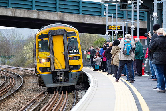 158787 2T21 Low Moor 02042017 - DSCF6868