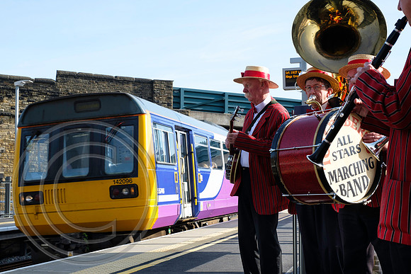 And the band played on Low Moor 03042017 - DSCF6983