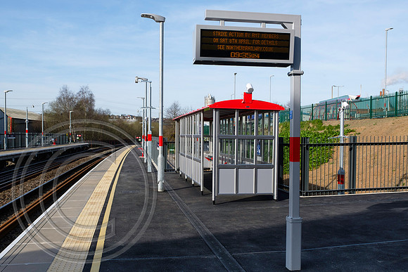 Platform 1 Low Moor 03042017 - DSCF6962