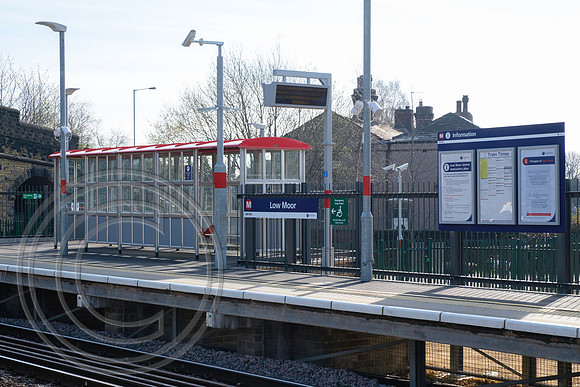 Platform 2 Low Moor 03042017 - DSCF6964