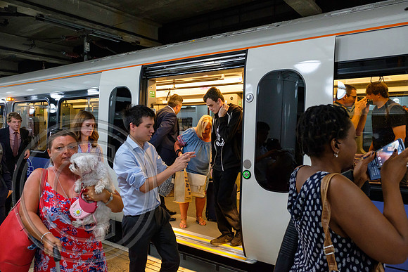 Passengers London Liverpool Street 22062017 - DSCF8476