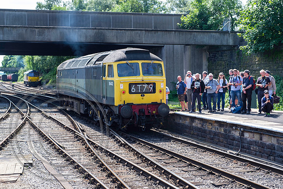 Platform end photographers and 1842 Bury Bolton St 08072017 - DSCF9003