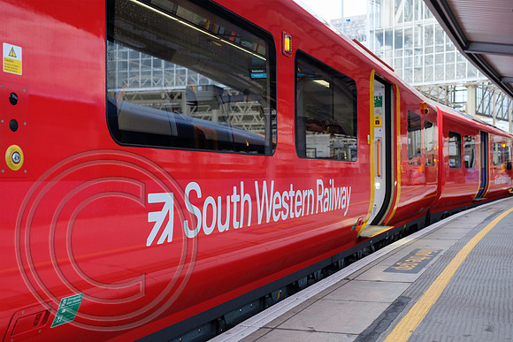 707004 SWR branding London Waterloo 05092017 - DSCF0014