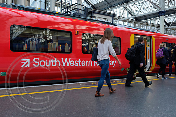 707006 SWR branding London Waterloo 05092017 - DSCF0009