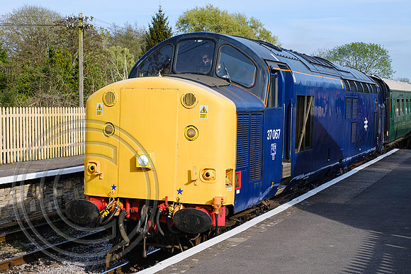 37067 2N26 Corfe Castle 05052022 - DSCF4251