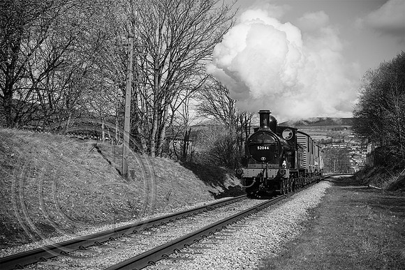 52044 Keighley Great Northern Straight 27032023 B&W Acros - DSCF6187