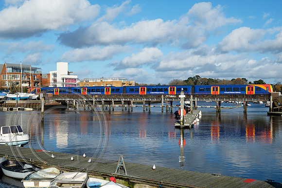 A Class 450 at Lymington 30112018 - DSCF7139