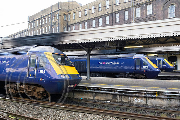 5596 - HST line up Paddington 16022017