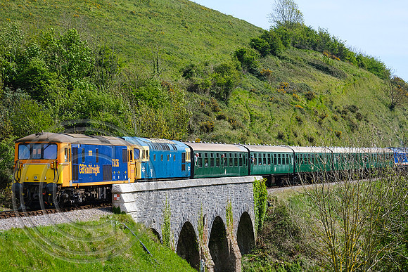 73136+33111 1R11 Corfe Viaduct 06052022 - DSCF8589