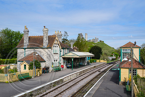 Station buildings and Signal Box Corfe Castle 05052022 - DSCF4154