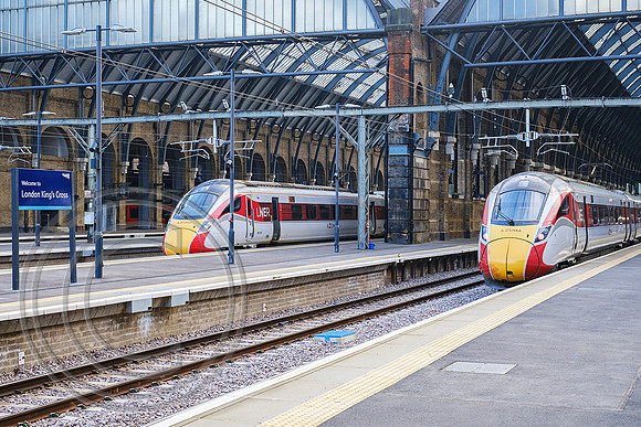 801218 1S19 + 800104 1W20 London Kings Cross 09122022 - DSCF0006