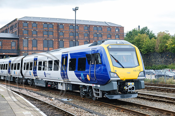 Oct 19 6/10-1/11 195129 Huddersfield Sidings 05102019 - DSCF5448
