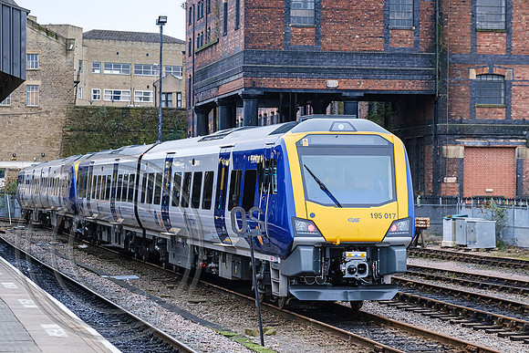 195017 + 195006 Huddersfield Sidings 30012020 - DSCF6686