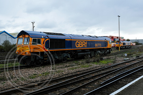 66773 + 66775 Eastleigh 12112017 - DSCF0712