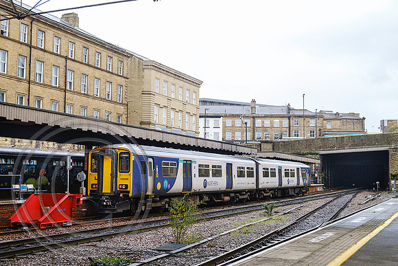 150220 2B09 Huddersfield 17112021 - DSCF8073