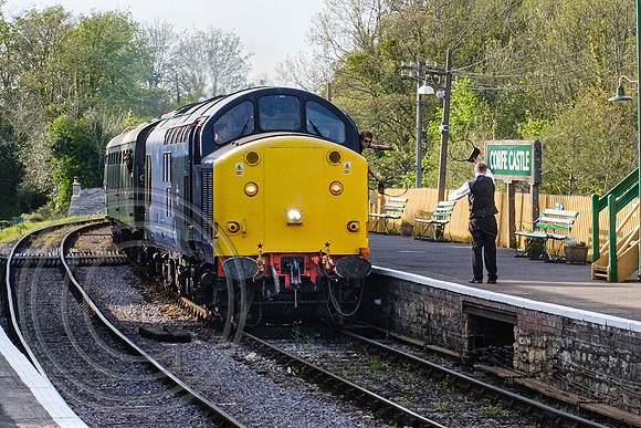 37067 2C25 Corfe Castle 05052022 crop - DSCF4253