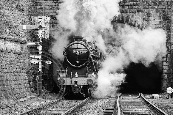 36 - 48624 Bury South Tunnel ELR 13032017 B&W - DSCF6198