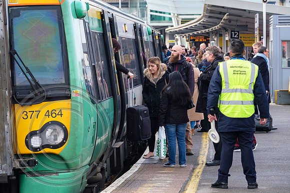 5644 - platform train interface Clapham Jn 17022017