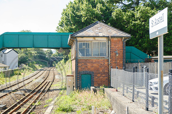 Disused signal box St Austell 13072021 - DSCF7376