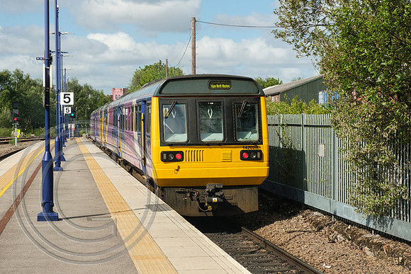 142028+142042 2W09 Stalybridge 04052019 portrait - DSCF2634
