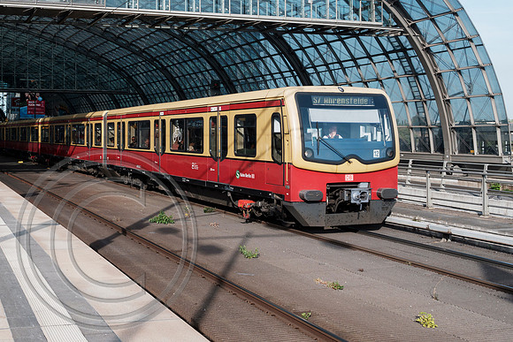 481 034-7 Berlin Hbf 20092018 crop - DSCF1074