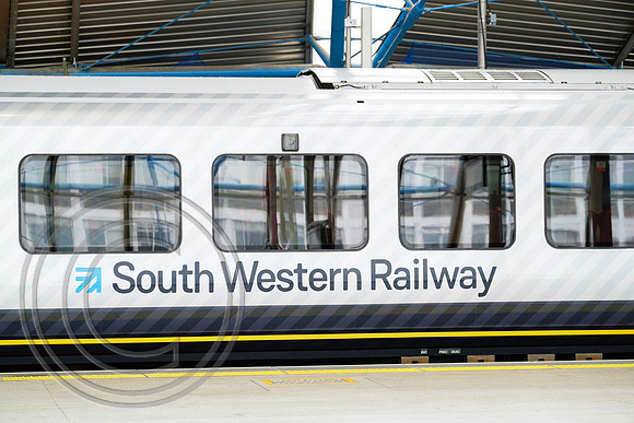 444040 SWR branding London Waterloo 04092017 - DSCF9905