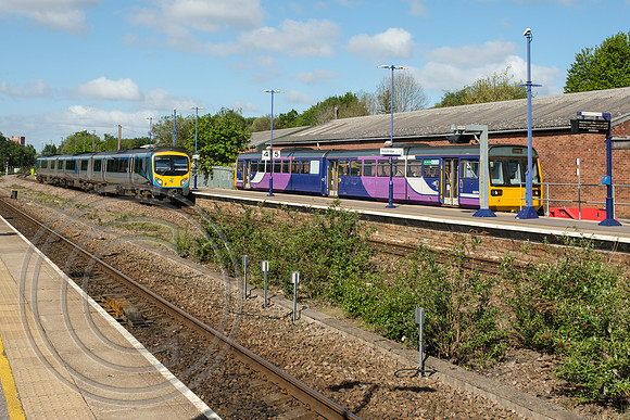 142038 2J94 + 185110 1K13 Stalybridge 04052019 - DSCF2622