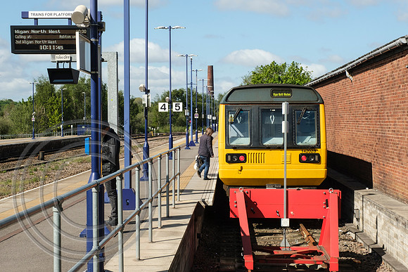 142028 2W09 Stalybridge 04052019 - DSCF2630