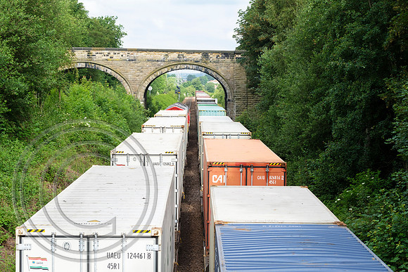 Intermodal trains Oakenshaw Jn 12062018 - DSCF4640