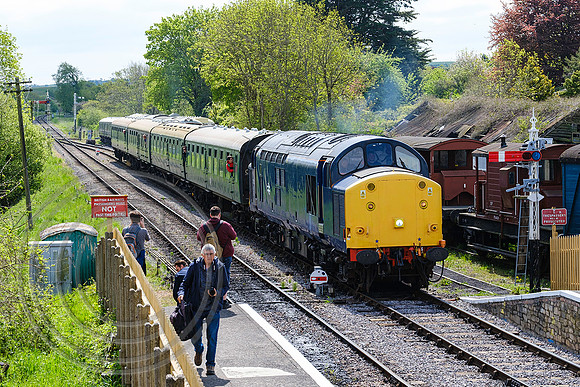 37703 2C06 Corfe Castle 07052022 - DSCF4345